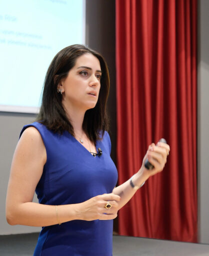 {"pictureId":"F5479D75-EB49-4895-9E3B-4303C83515E4","tiktok_developers_3p_anchor_params":"{"client_key":"aw889s25wozf8s7e","picture_template_id":"","source_type":"vicut","capability_name":"retouch_image_clear"}","source_type":"vicut","data":{}}